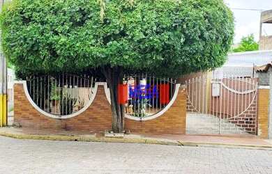 Imagem: A casa possui 5 Dormitórios, 2 Banheiros, 2 Vagas na garagem