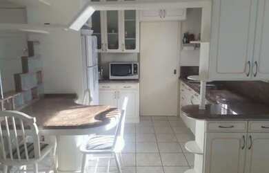 Imagem: O apartamento possui 2 Dormitórios, 1 Banheiro, 2 Vagas na