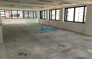 Imagem: O depósito para alugar possui 2 Vagas na garagem e 146m² de