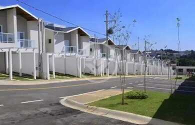 Imagem: A casa em condomínio possui 3 Dormitórios, 3 Banheiros, 4