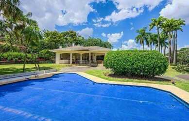 Imagem: A casa em condomínio possui 4 Dormitórios, 5 Banheiros, 5