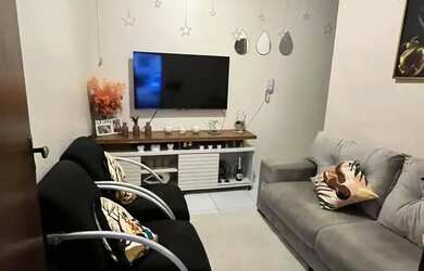 Imagem: O apartamento possui 2 Dormitórios, 1 Banheiro, 1 Vaga na garagem