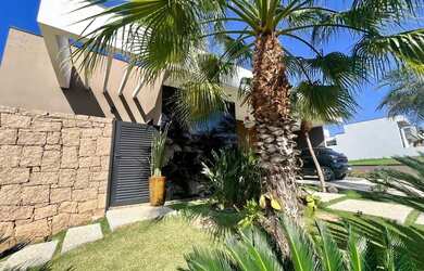 Imagem: A casa em condomínio possui 3 Dormitórios, 4 Banheiros, 4