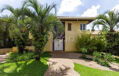 Imagem: A casa em condomínio possui 5 Dormitórios, 3 Banheiros, 5