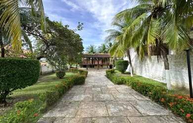 Imagem: A casa possui 4 Dormitórios, 4 Banheiros, 5 Vagas na garagem