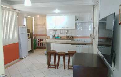 Imagem: O apartamento possui 1 Dormitório, 2 Banheiros, 1 Vaga na garagem