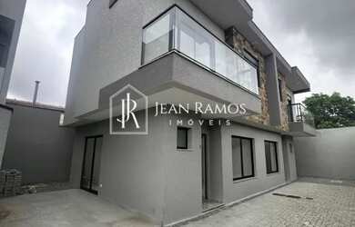 Imagem: A casa possui 3 Dormitórios, 3 Banheiros, 2 Vagas na garagem