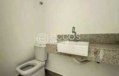 Imagem: O apartamento possui 2 Dormitórios, 2 Banheiros, 2 Vagas na