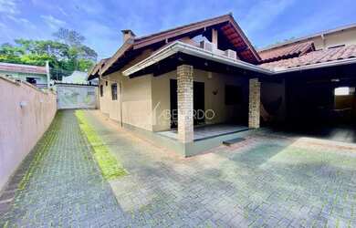 Imagem: A casa em condomínio possui 3 Dormitórios, 2 Banheiros, 2