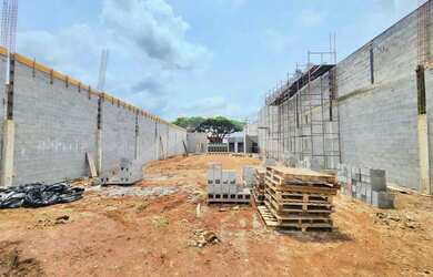 Imagem: O depósito possui 5 Vagas na garagem, 630m² de Área e está