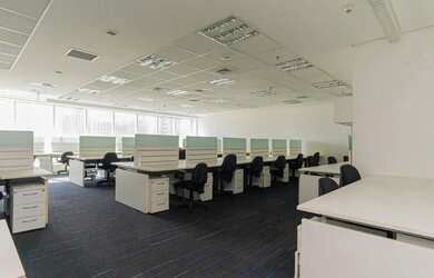 Imagem: O depósito possui 5 Vagas na garagem, 540m² de Área e está