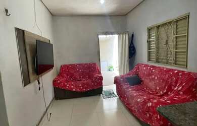 Imagem: A casa possui 2 Dormitórios, 1 Banheiro e 1 Vaga na garagem