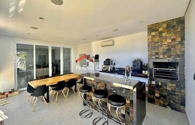 Imagem: A casa em condomínio possui 3 Dormitórios, 4 Banheiros, 4