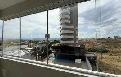 Imagem: O apartamento possui 4 Dormitórios, 2 Banheiros, 2 Vagas na