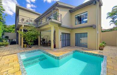 Imagem: A casa em condomínio possui 5 Dormitórios, 5 Banheiros, 5