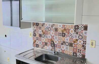 Imagem: O apartamento possui 2 Dormitórios, 1 Banheiro, 1 Vaga na garagem