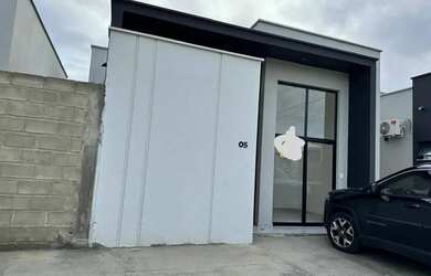 Imagem: A casa em condomínio possui 2 Dormitórios, 2 Banheiros, 69m²