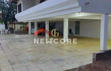 Imagem: A casa possui 3 Dormitórios, 4 Banheiros, 5 Vagas na garagem