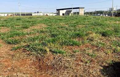 Imagem: O terreno possui 305m² de Área e está localizado em Parque