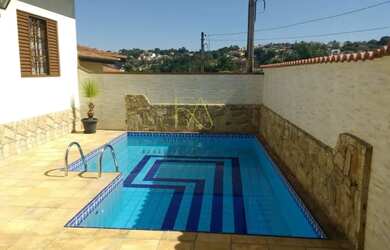 Imagem: A casa possui 2 Dormitórios, 2 Banheiros, 2 Vagas na garagem