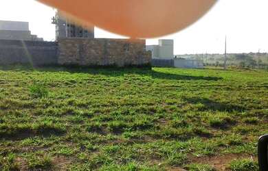 Imagem: O terreno possui 250m² de Área e está localizado em Patrimônio