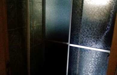 Imagem: A casa possui 2 Dormitórios, 1 Banheiro, 2 Vagas na garagem