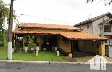 Imagem: A casa em condomínio possui 4 Dormitórios, 3 Banheiros, 2