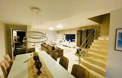 Imagem: A casa em condomínio possui 5 Dormitórios, 5 Banheiros, 4