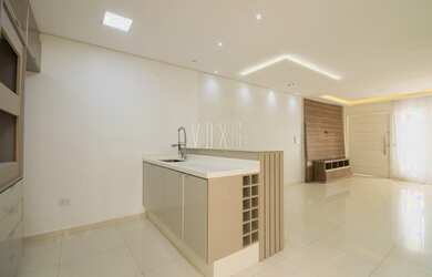 Imagem: A casa possui 3 Dormitórios, 1 Banheiro, 3 Vagas na garagem