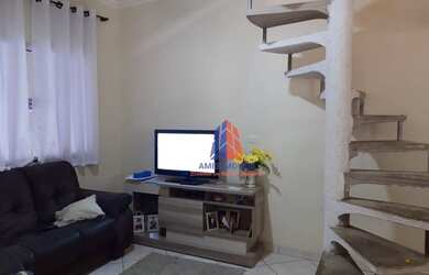 Imagem: A casa possui 3 Dormitórios, 2 Banheiros, 3 Vagas na garagem