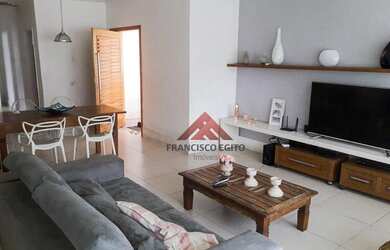 Imagem: A casa possui 3 Dormitórios, 2 Banheiros, 3 Vagas na garagem