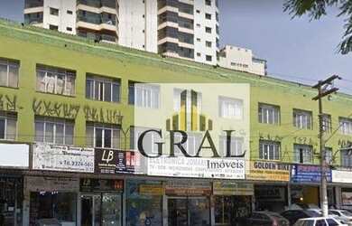 Imagem: O depósito possui 5 Vagas na garagem, 2.200m² de Área e