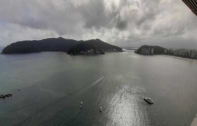 Imagem: O apartamento possui 1 Dormitório, 1 Banheiro, 3 Vagas na garagem