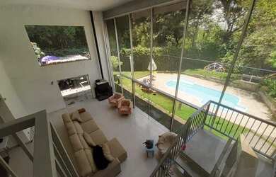 Imagem: A casa possui 3 Dormitórios, 1 Banheiro, 4 Vagas na garagem