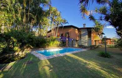 Imagem: A casa em condomínio possui 4 Dormitórios, 5 Banheiros, 5