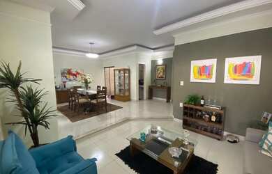 Imagem: A casa possui 4 Dormitórios, 3 Banheiros, 2 Vagas na garagem