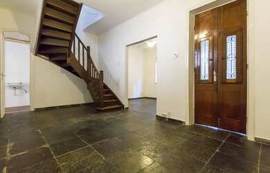 Imagem: A casa à venda possui 3 Dormitórios, 2 Banheiros, 1 Vaga na