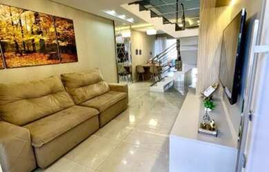 Imagem: A casa possui 2 Dormitórios, 3 Banheiros, 2 Vagas na garagem