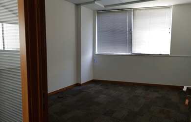 Imagem: O depósito possui 5 Vagas na garagem e 202m² de Área e está