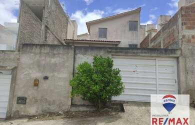 Imagem: A casa possui 3 Dormitórios, 2 Banheiros, 1 Vaga na garagem