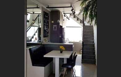 Imagem: O apartamento possui 2 Dormitórios, 1 Banheiro, 1 Vaga na garagem