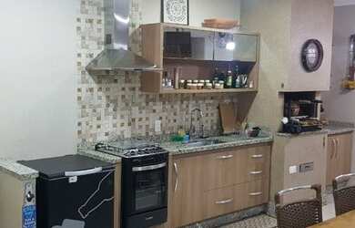 Imagem: A casa em condomínio possui 3 Dormitórios, 2 Banheiros, 153m²