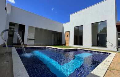 Imagem: A casa possui 3 Dormitórios, 4 Banheiros, 3 Vagas na garagem