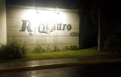 Imagem: A casa em condomínio possui 4 Dormitórios, 5 Banheiros, 2