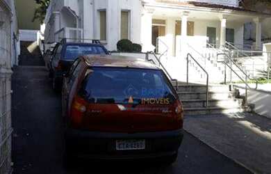 Imagem: O depósito possui 5 Vagas na garagem, 350m² de Área e está