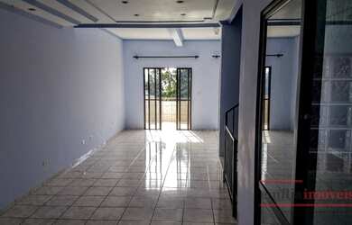 Imagem: A casa possui 3 Dormitórios, 3 Banheiros, 5 Vagas na garagem