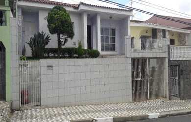 Imagem: A casa possui 3 Dormitórios, 3 Banheiros, 2 Vagas na garagem