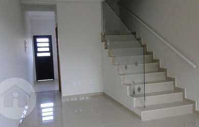 Imagem: A casa possui 2 Dormitórios, 1 Banheiro, 2 Vagas na garagem