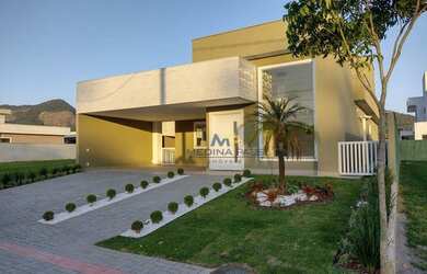 Imagem: A casa em condomínio possui 3 Dormitórios, 3 Banheiros, 2