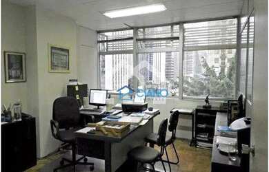 Imagem: O depósito possui 1 Vaga na garagem e 62m² de Área e está